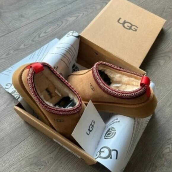 UGG Platform Shoes - Picture 2 of 4